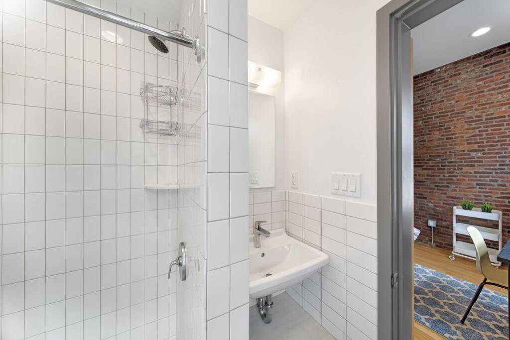 Simple Furnished Studio In The Heart Of Boston Exterior photo