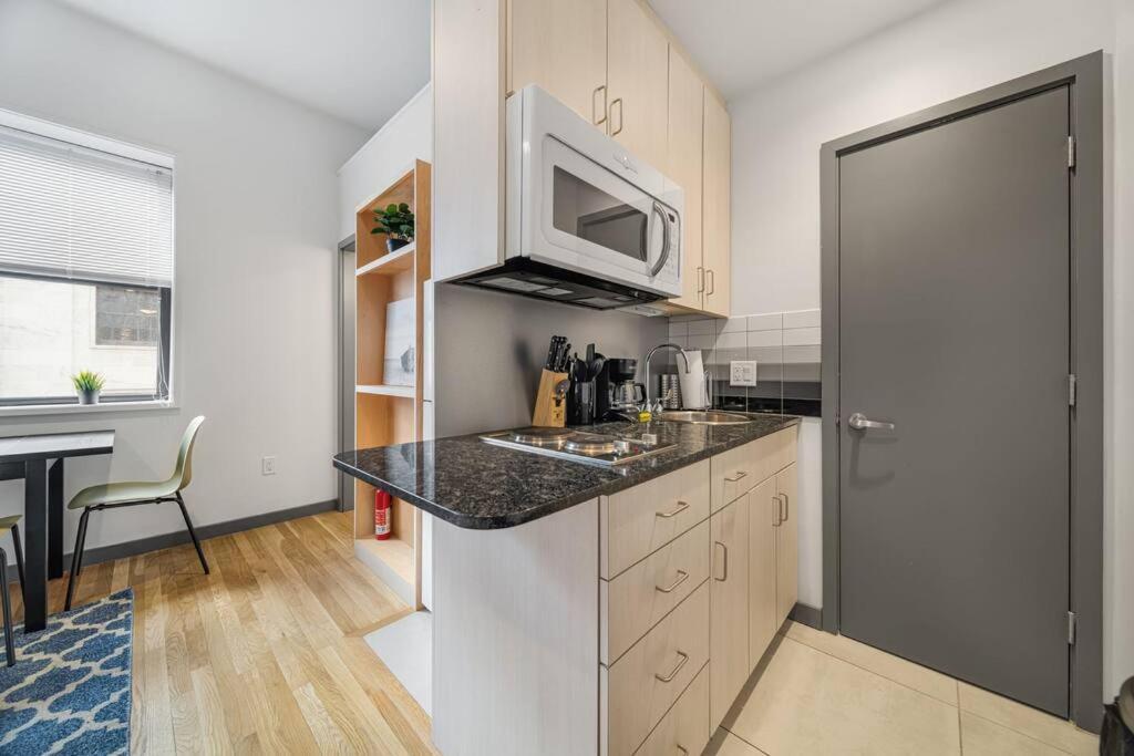Simple Furnished Studio In The Heart Of Boston Exterior photo